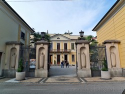 Places  of historical value  of artistic value around Milan (Italy): Villa Longoni