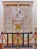 Racale (Lecce): Antica pala d'altare in pietra nella Chiesa di San Giorgio